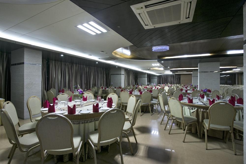 Fars Hotel & Resorts - Bar-Buffet-Pool-Spa Dhaka Zewnętrze zdjęcie