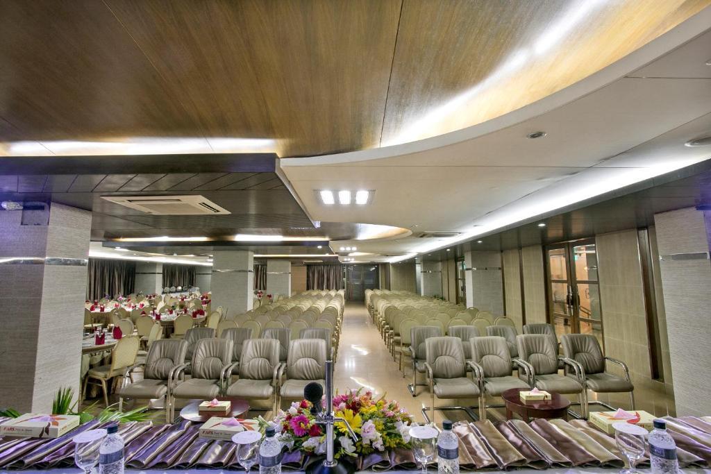 Fars Hotel & Resorts - Bar-Buffet-Pool-Spa Dhaka Zewnętrze zdjęcie